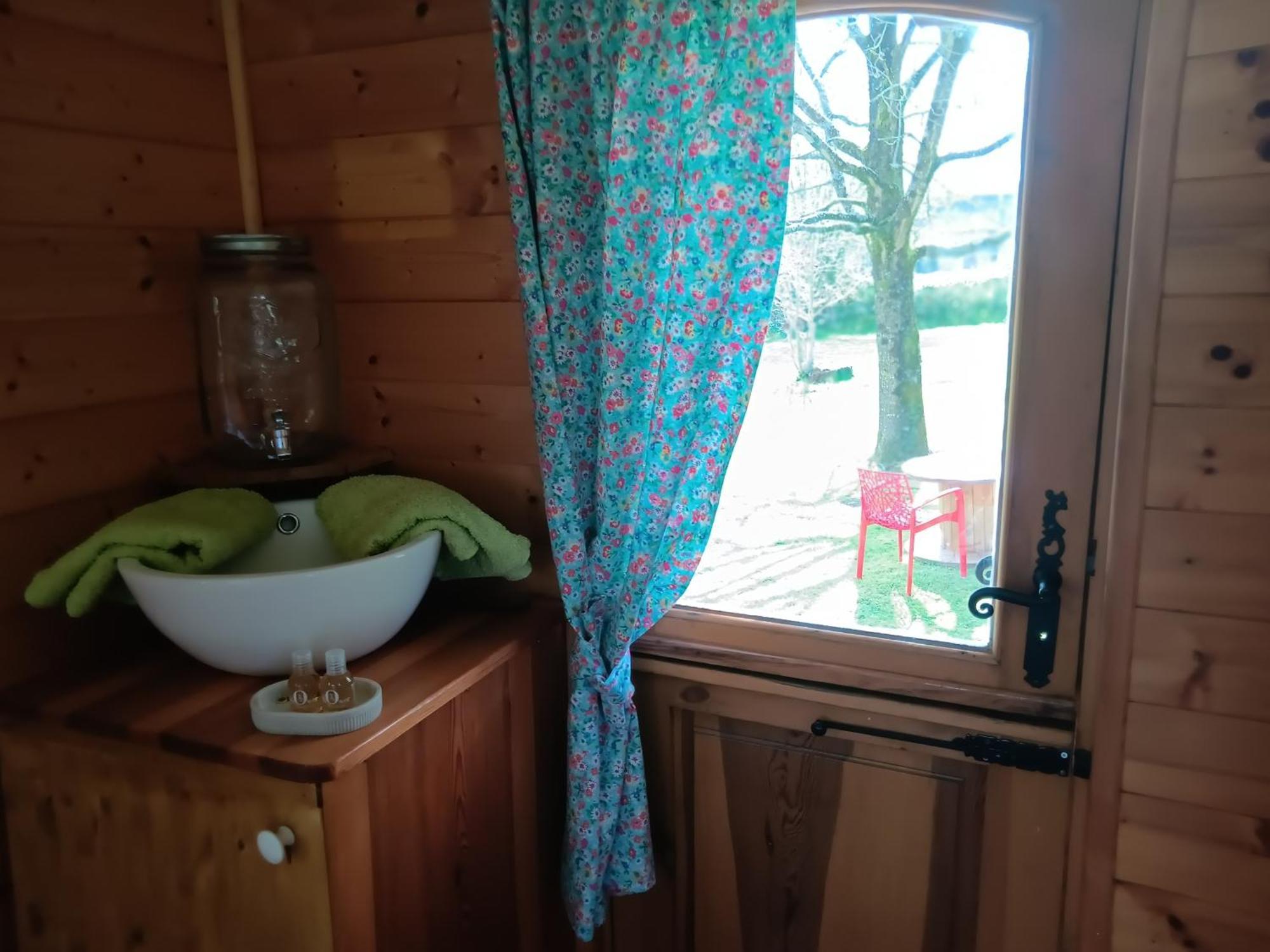 Le Val Daniniere B&B Adult Only Le Mesnil-Garnier ภายนอก รูปภาพ