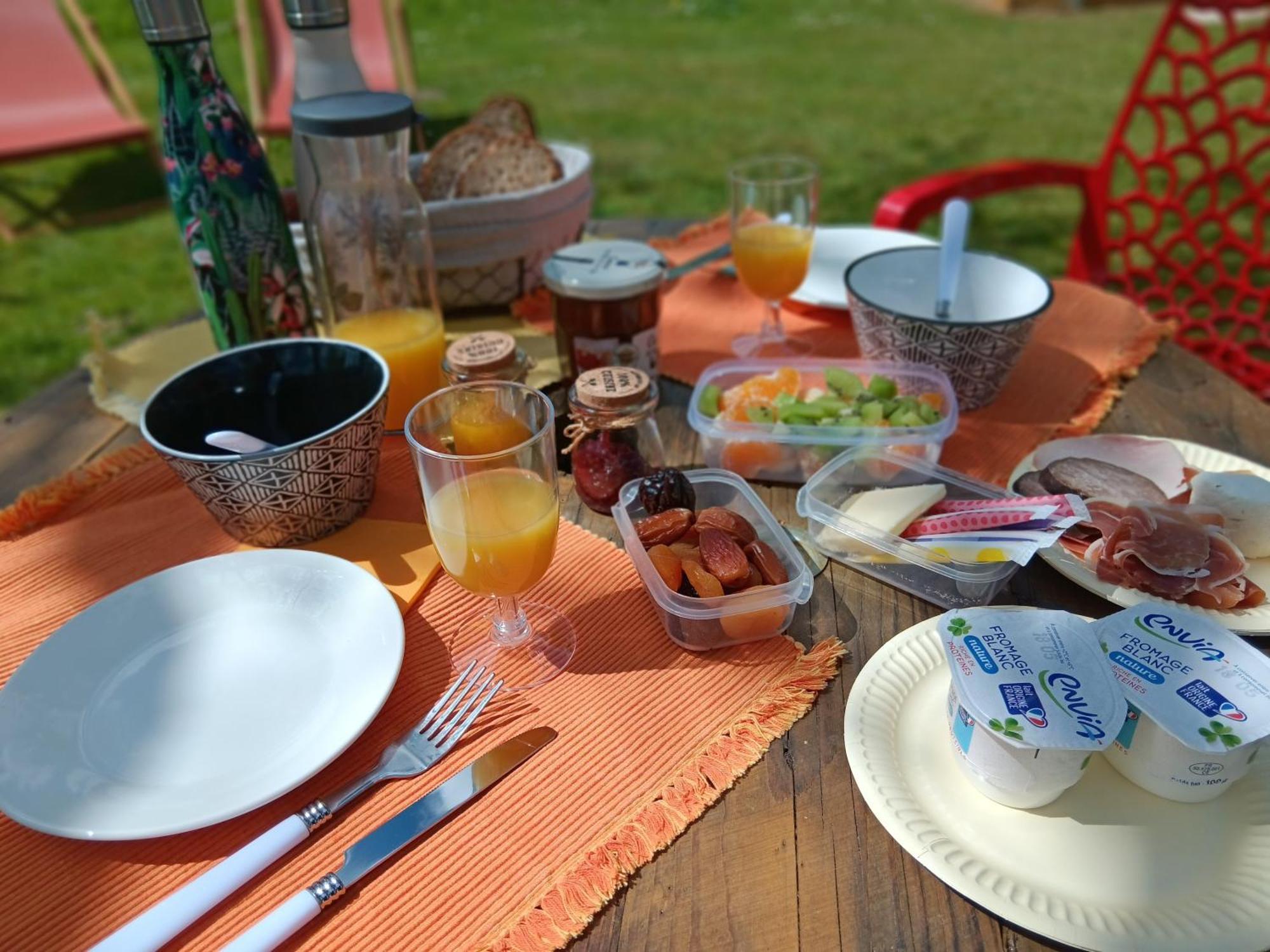 Le Val Daniniere B&B Adult Only Le Mesnil-Garnier ภายนอก รูปภาพ